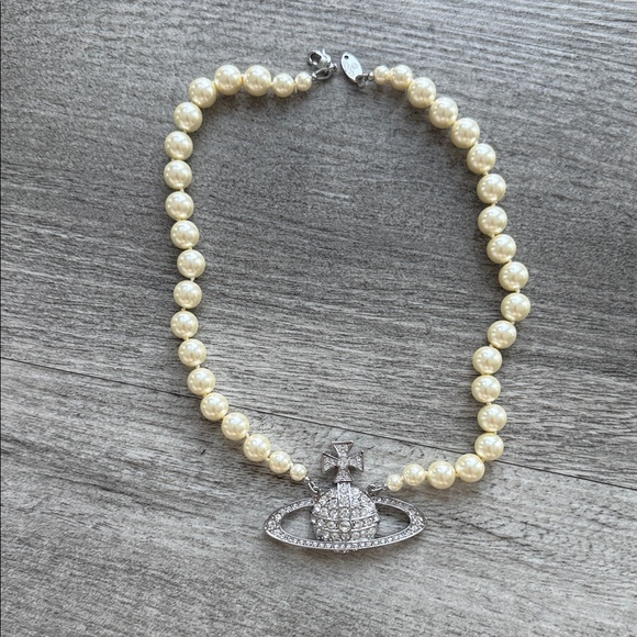 Vivienne Westwood Jewelry - Vivienne Westwood Cream Pearl and Silver Necklace